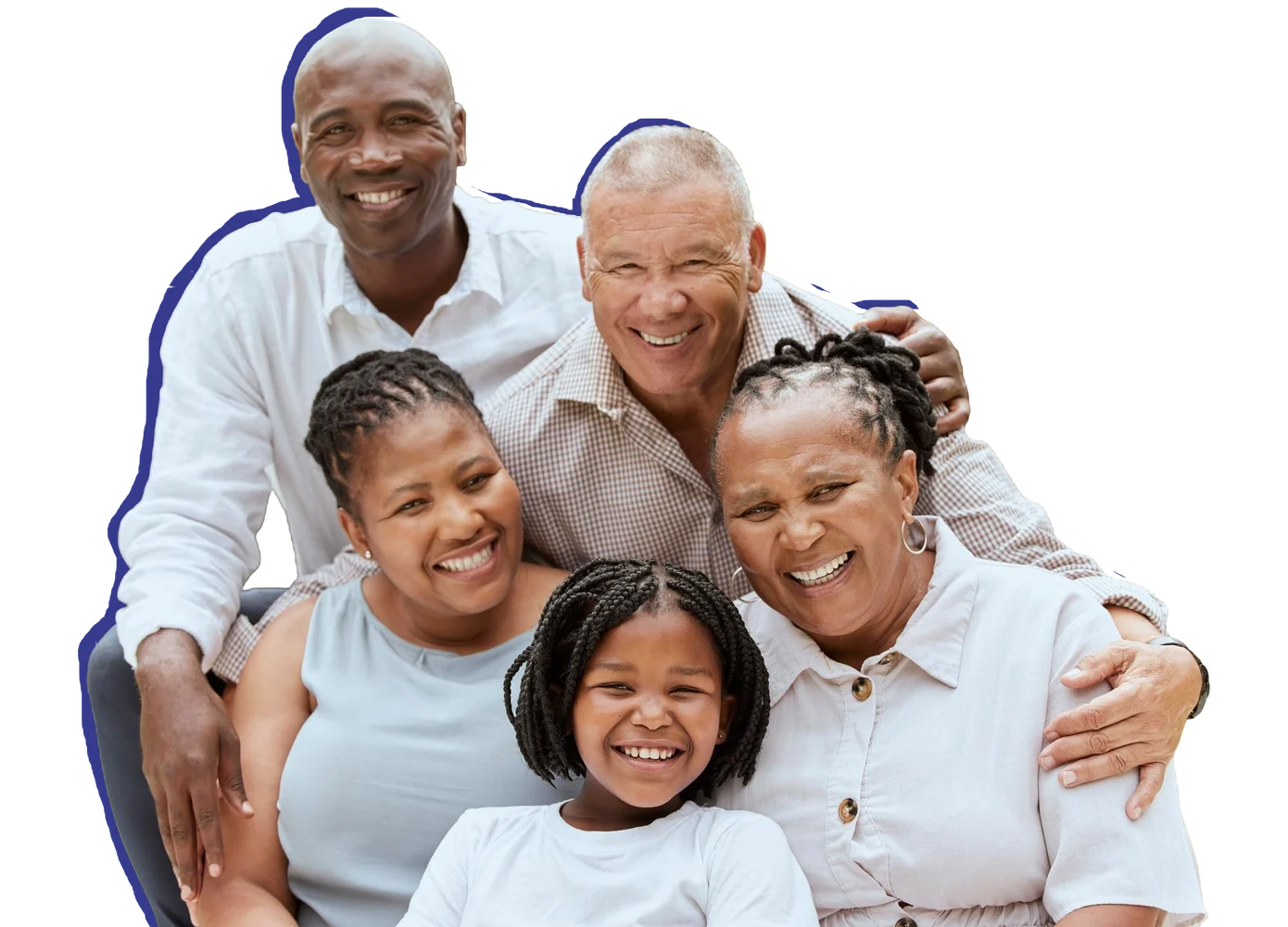 Família de três gerações sorrindo juntas