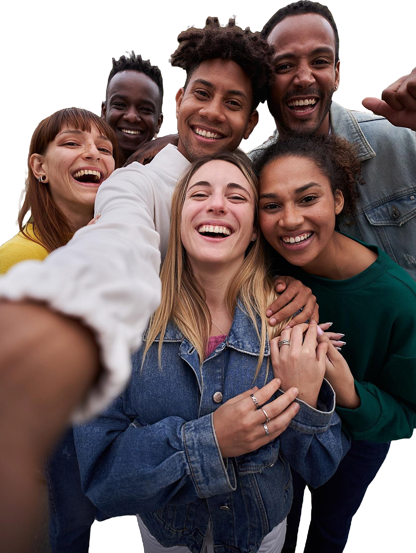 Amigos reunidos e sorrindo juntos